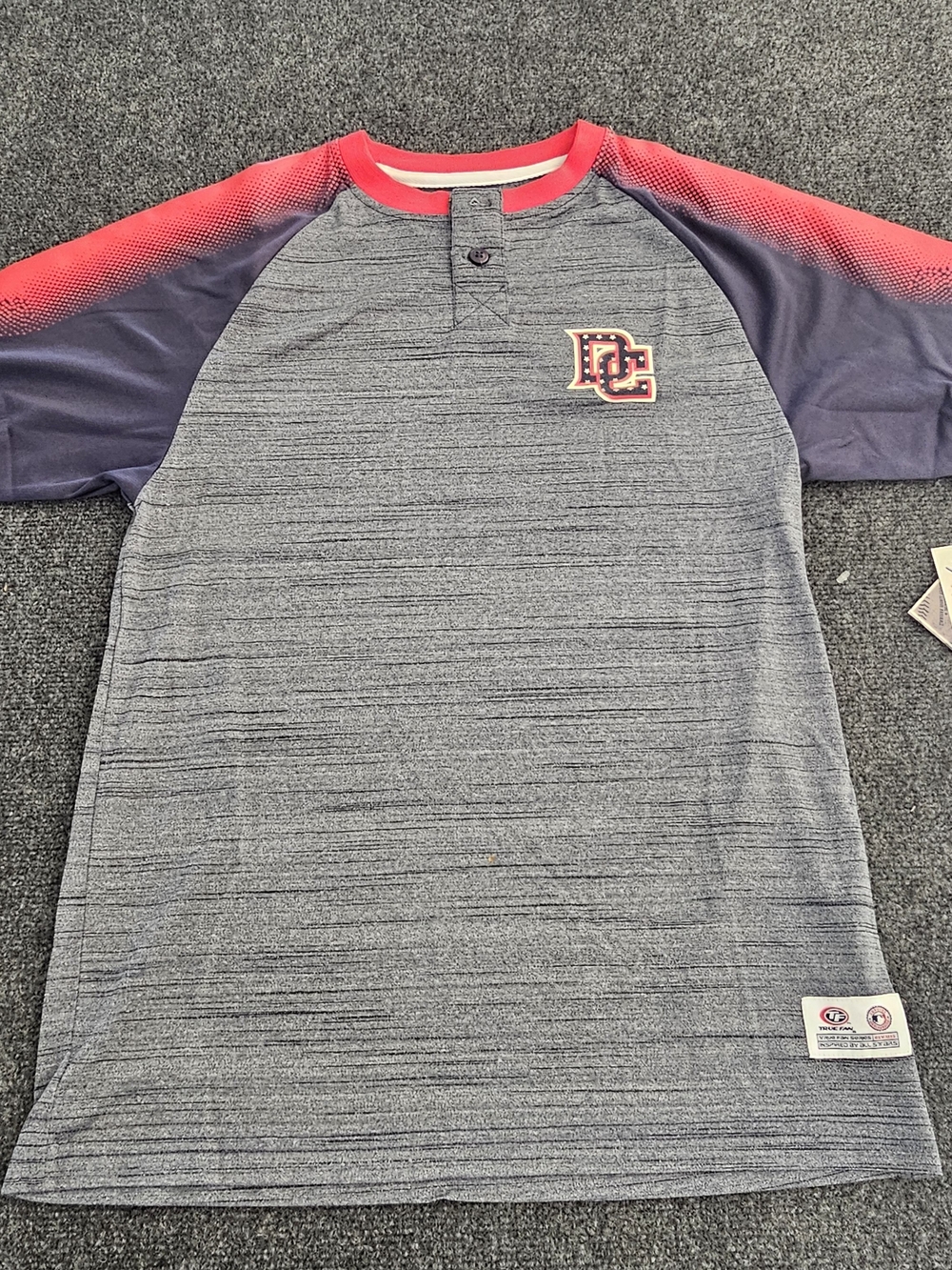 NWT Washington Nationals DC short-sleeve mens sz S shirt